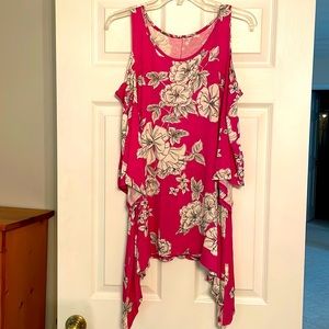 Cold shoulder hot pink top with white flowers with a shark hem